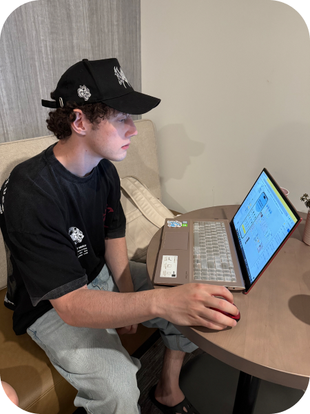 Participant 2 testing Ciao on a laptop